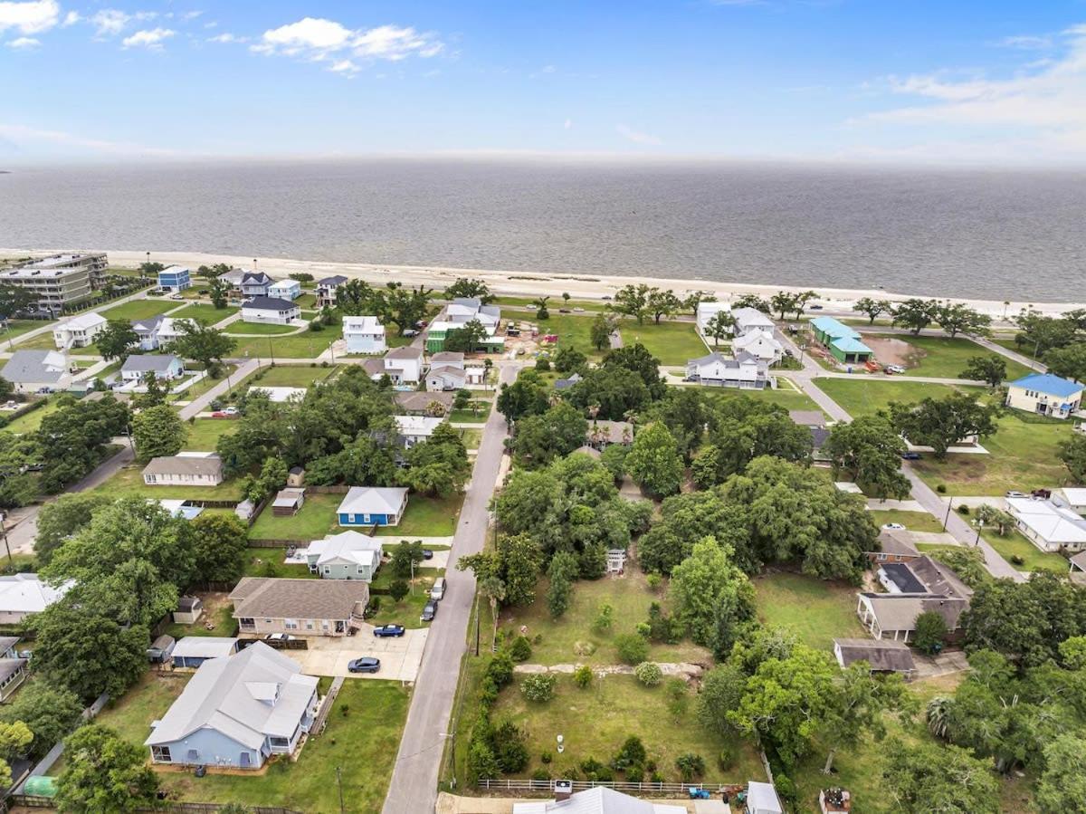 Bare Feet Bungalow -Close To Beach & Dog Friendly Gulfport Exterior foto