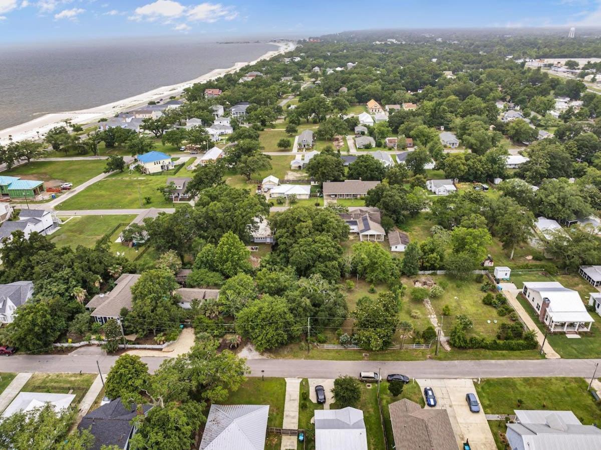 Bare Feet Bungalow -Close To Beach & Dog Friendly Gulfport Exterior foto