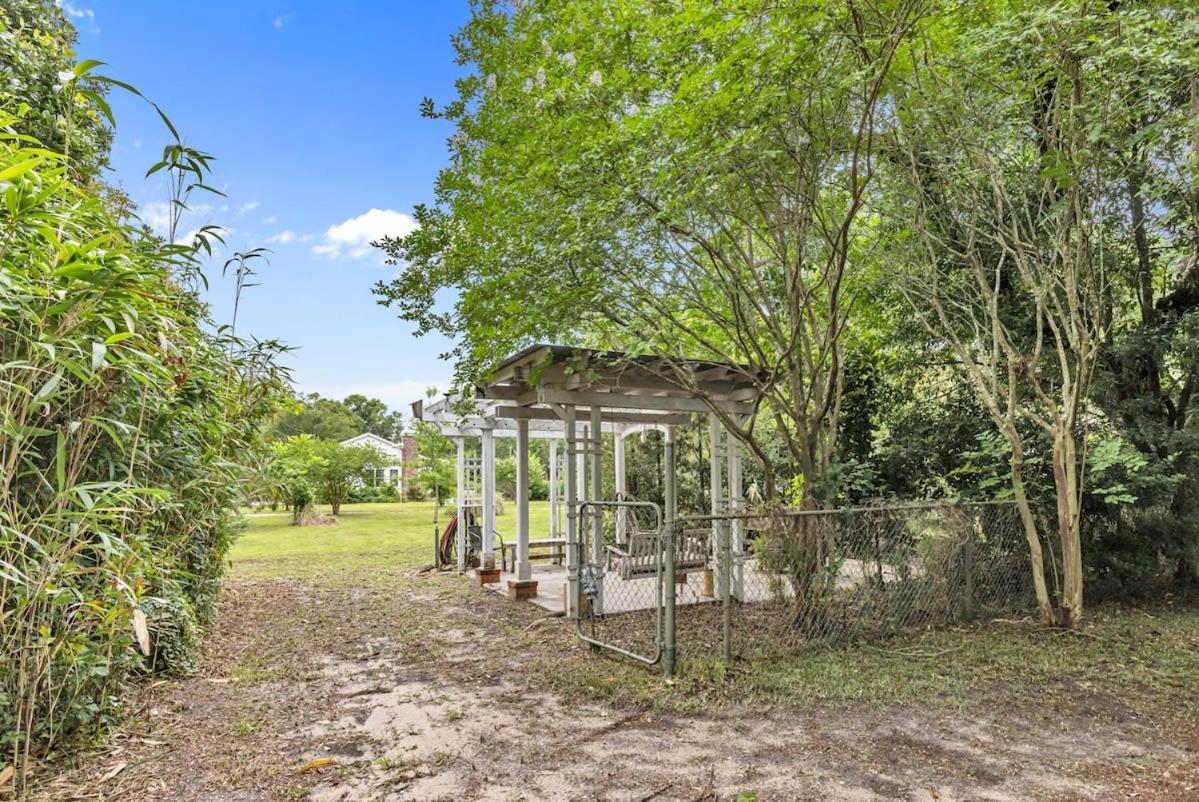 Bare Feet Bungalow -Close To Beach & Dog Friendly Gulfport Exterior foto