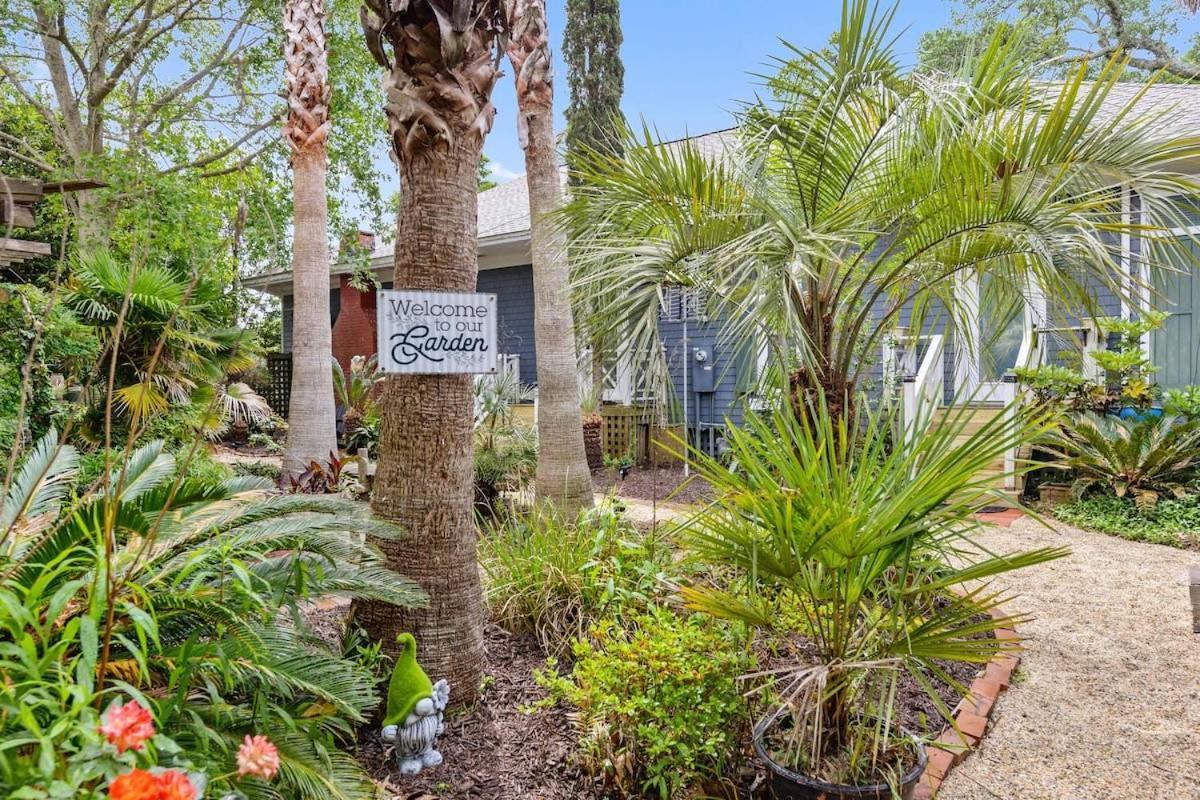 Bare Feet Bungalow -Close To Beach & Dog Friendly Gulfport Exterior foto